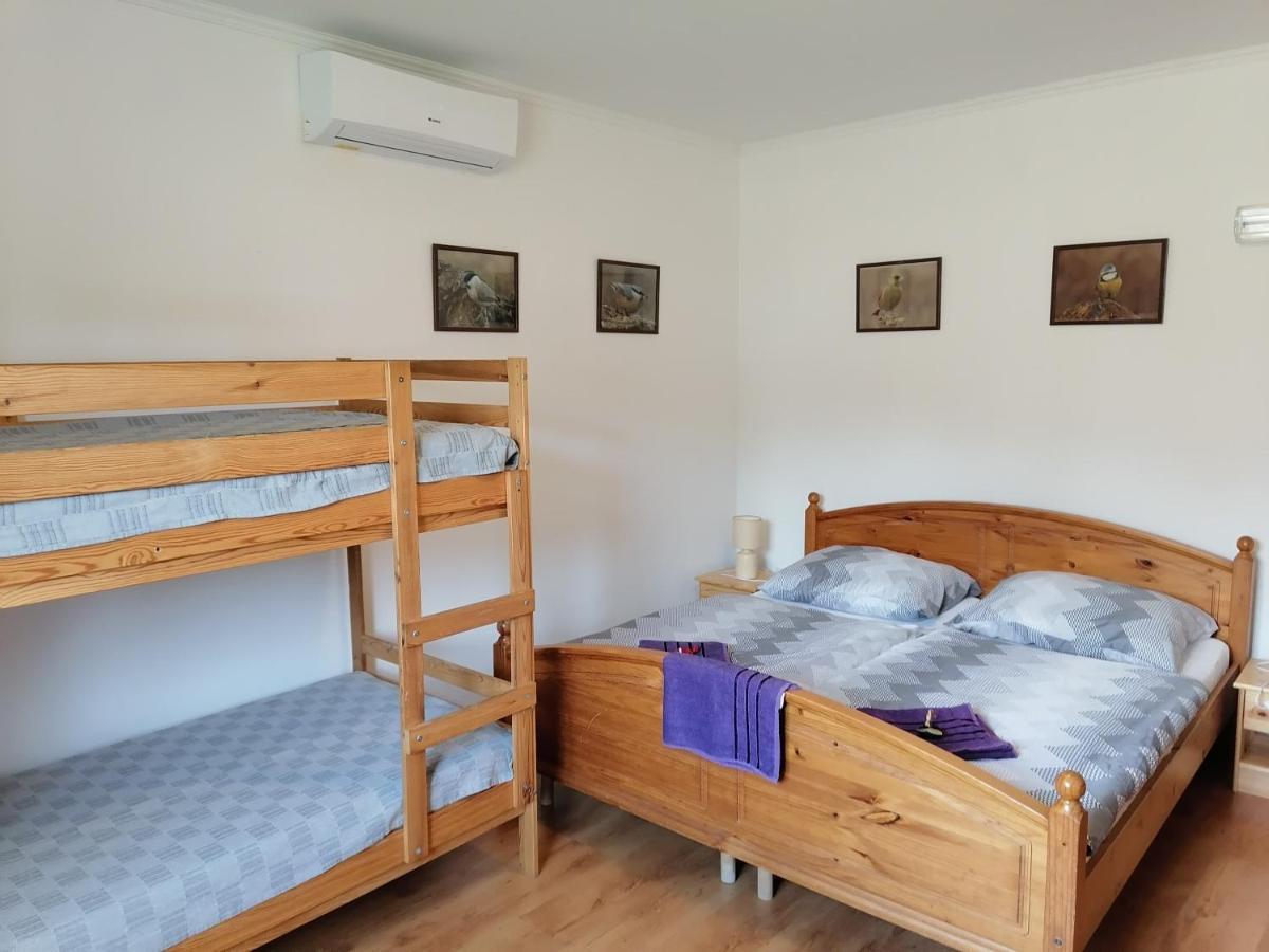 8888 Apartmanhaz Lispeszentadorján Buitenkant foto