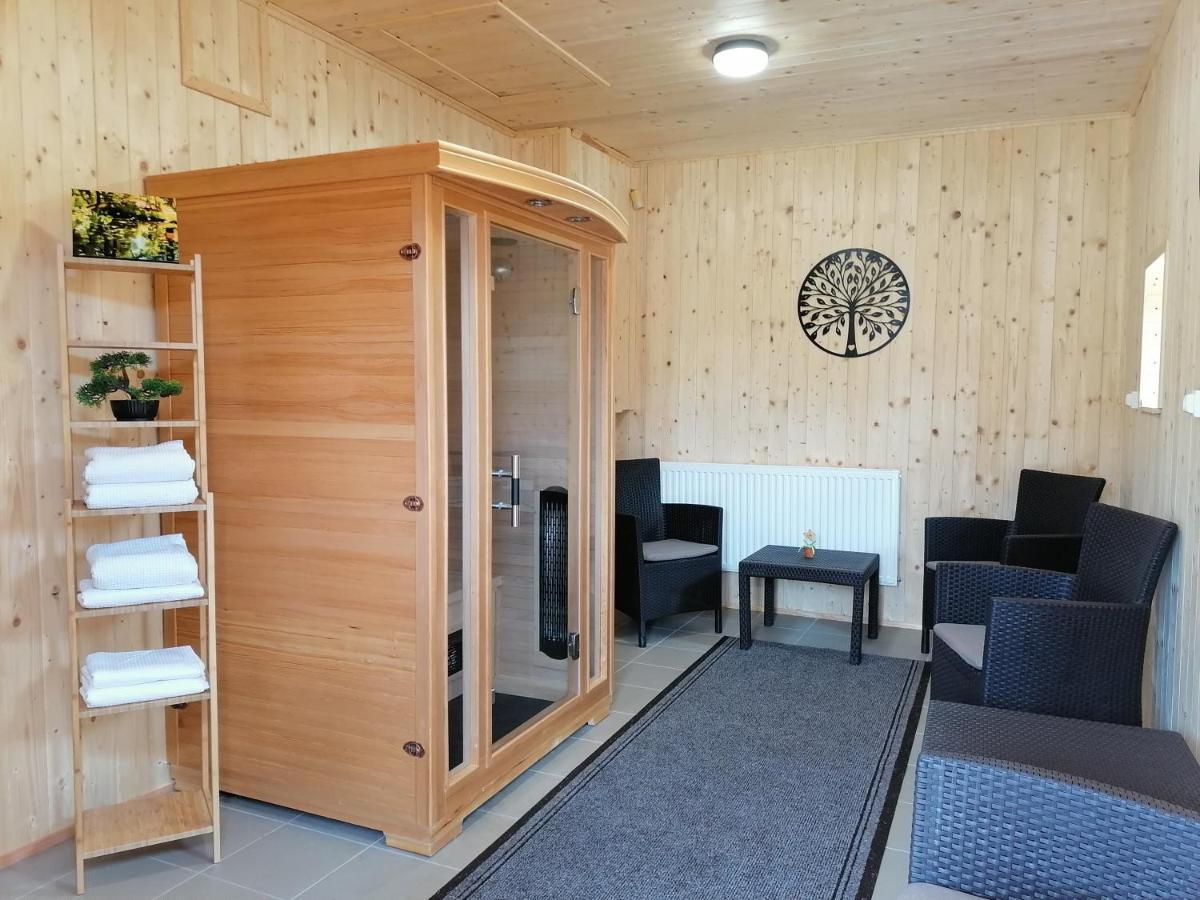 8888 Apartmanhaz Lispeszentadorján Buitenkant foto