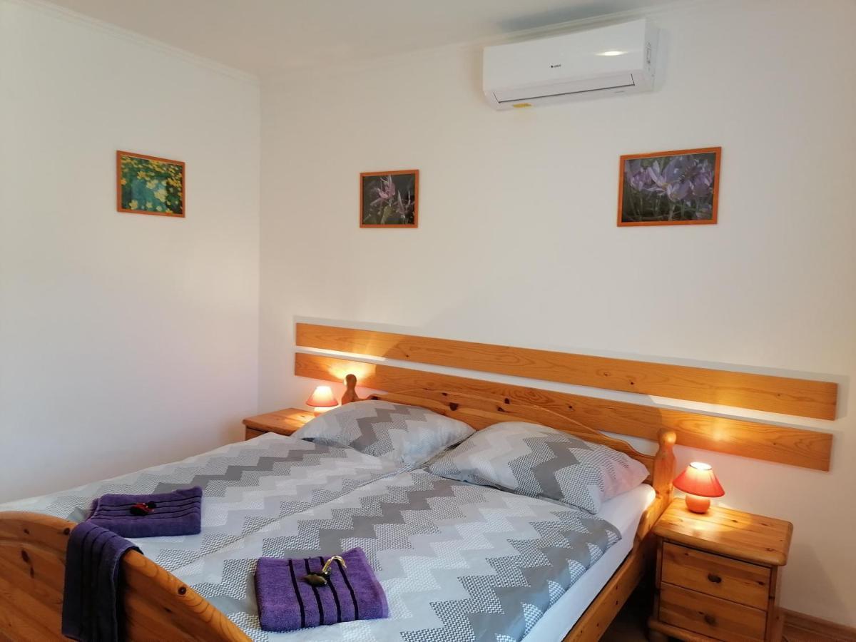 8888 Apartmanhaz Lispeszentadorján Buitenkant foto