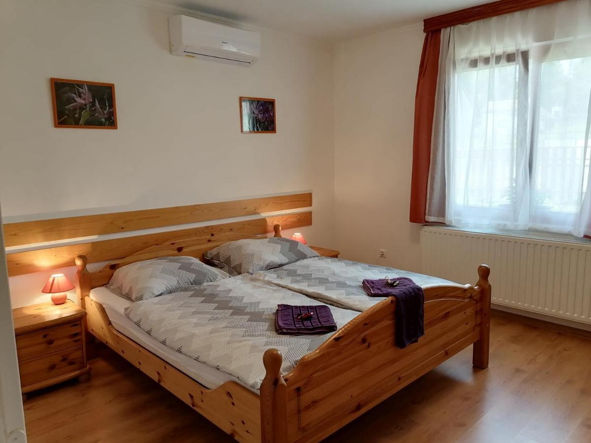 8888 Apartmanhaz Lispeszentadorján Buitenkant foto