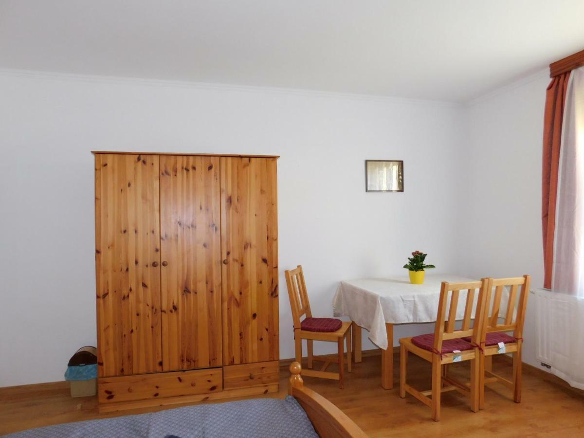 8888 Apartmanhaz Lispeszentadorján Buitenkant foto