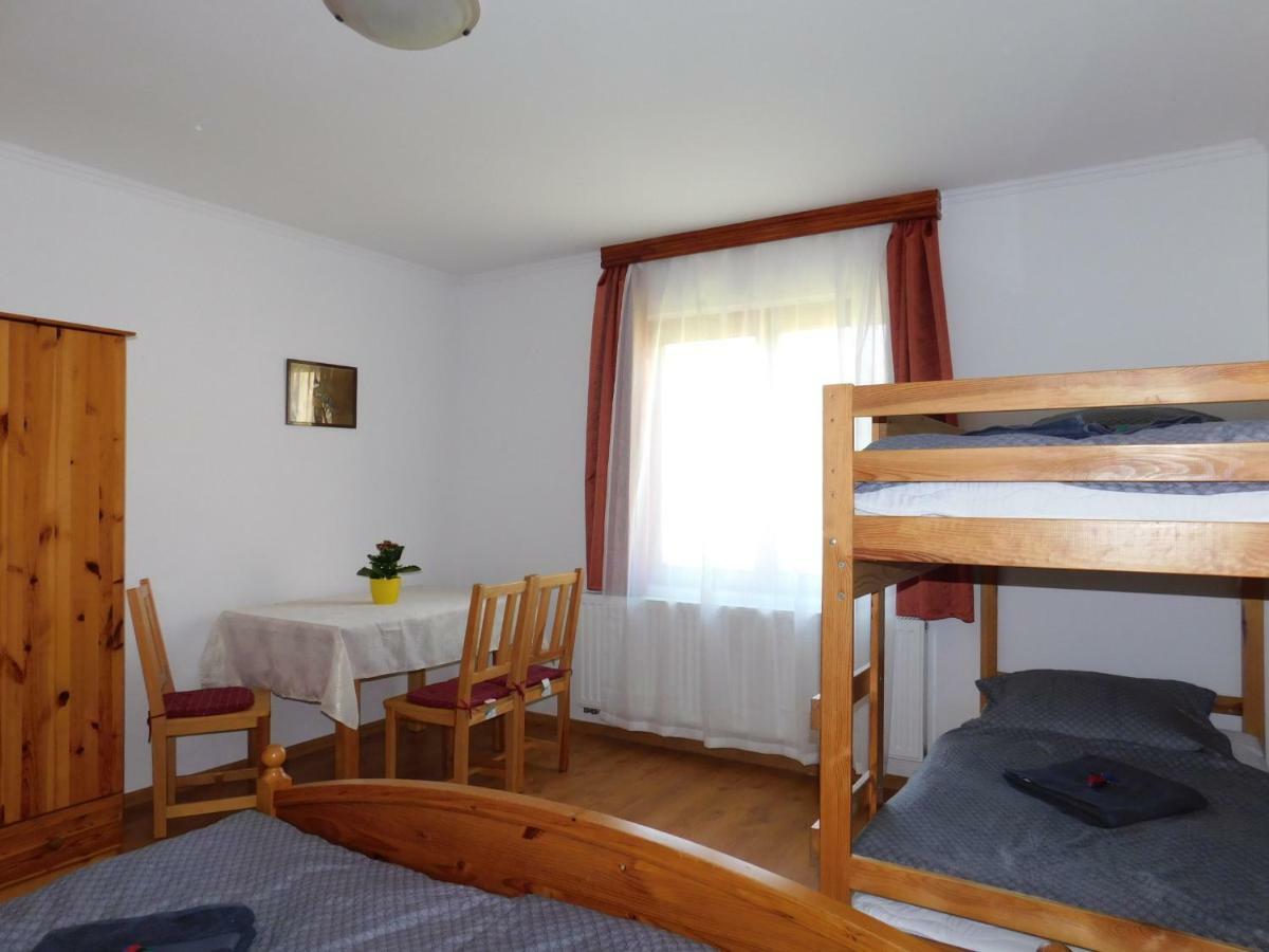 8888 Apartmanhaz Lispeszentadorján Buitenkant foto