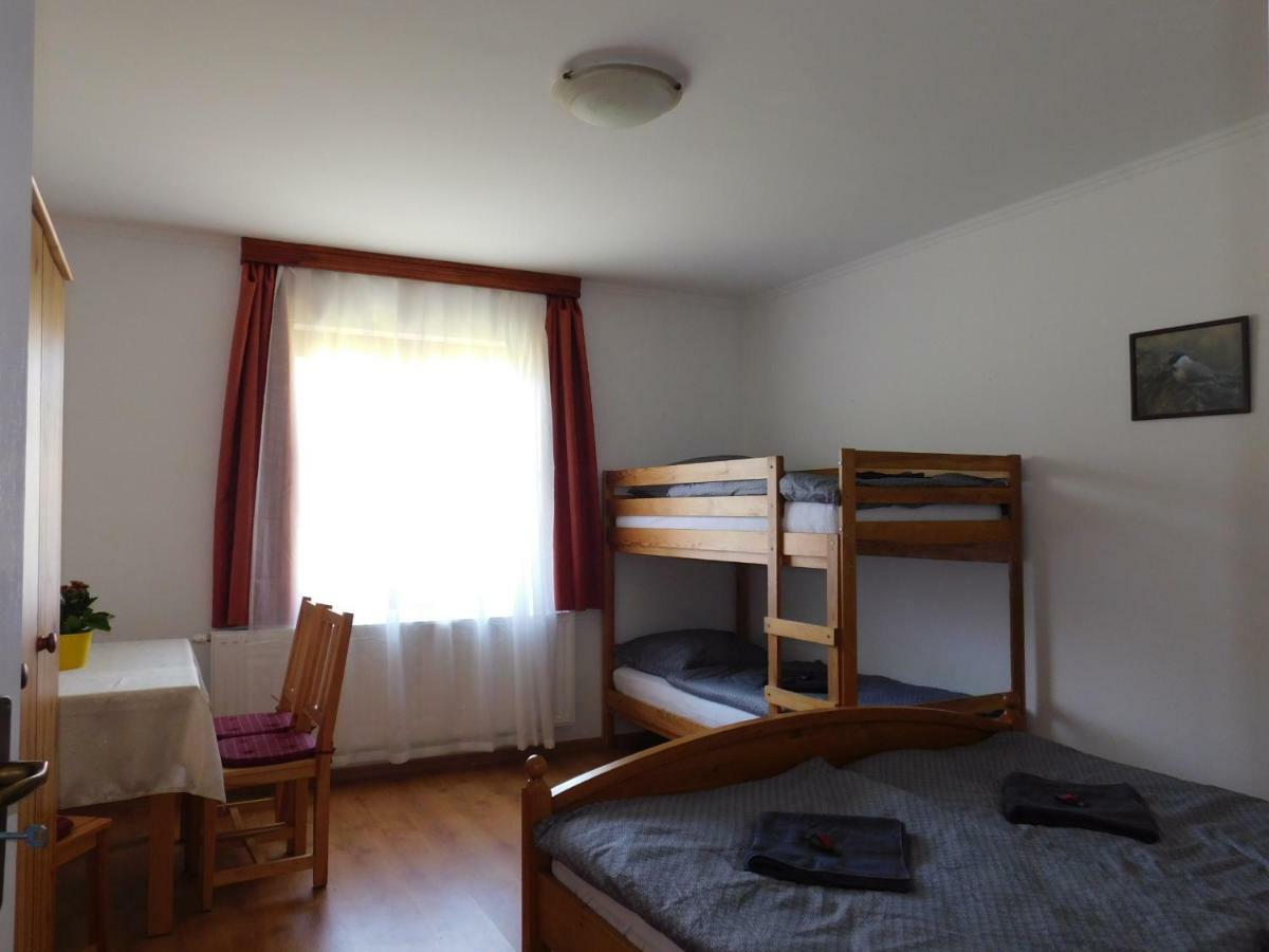 8888 Apartmanhaz Lispeszentadorján Buitenkant foto