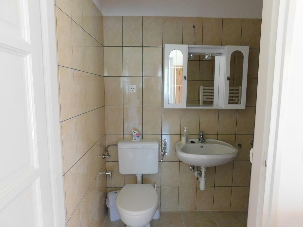 8888 Apartmanhaz Lispeszentadorján Buitenkant foto